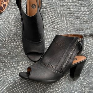 Peep toe bootie